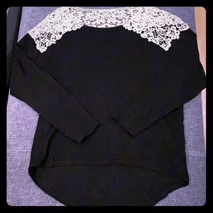 Long sleeve lace capped shirt